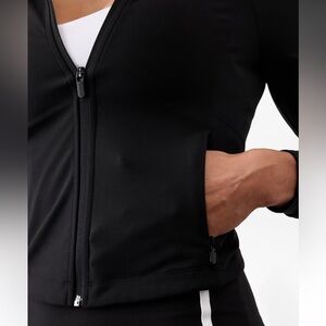 Women’s Athleta salutation stash jacket